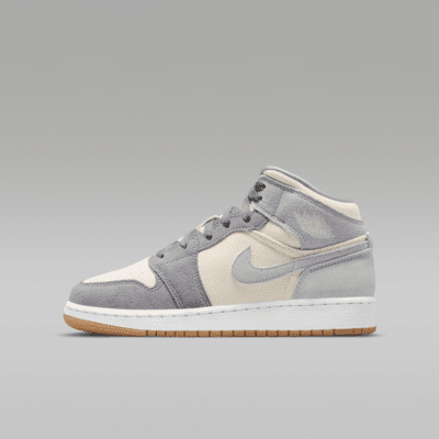 NIKE公式】エア ジョーダン 1 MID SE ジュニアシューズ